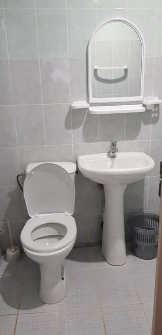 Гостевой дом Guest House Mariam Гагра Двухместный номер Делюкс с 1 кроватью и ванной-5