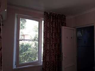 Гостевой дом Guest House Mariam Гагра Трехместный номер с балконом-1